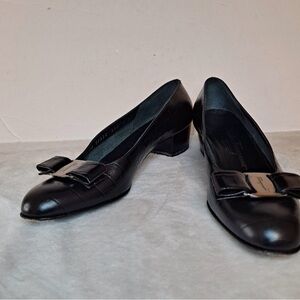 Salvatore Ferragamo Vara Bow Heels Black Leather Croc Print Womens 6-2A (Narrow)